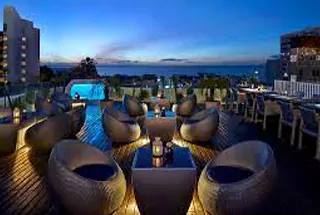 SUNSET LOUNGE